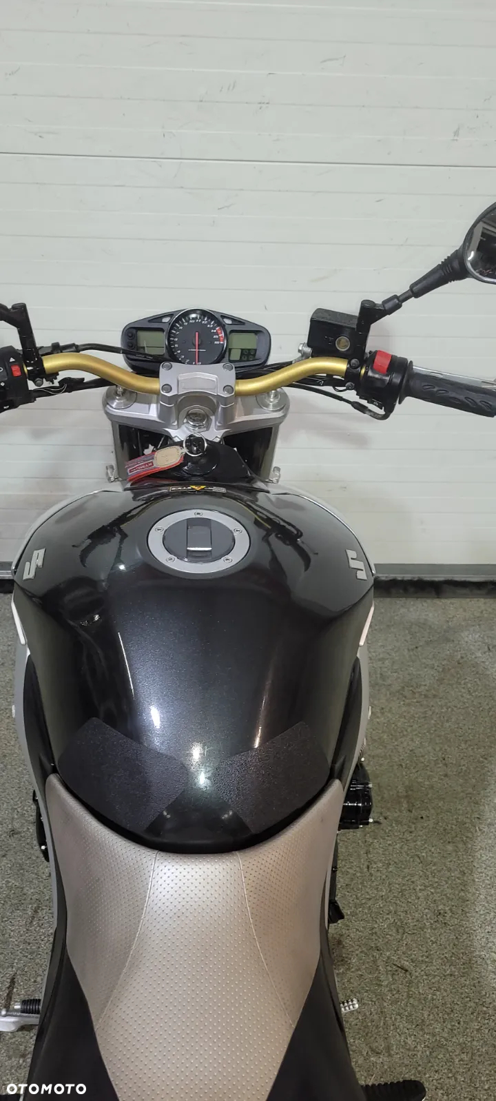 Suzuki GSR - 25