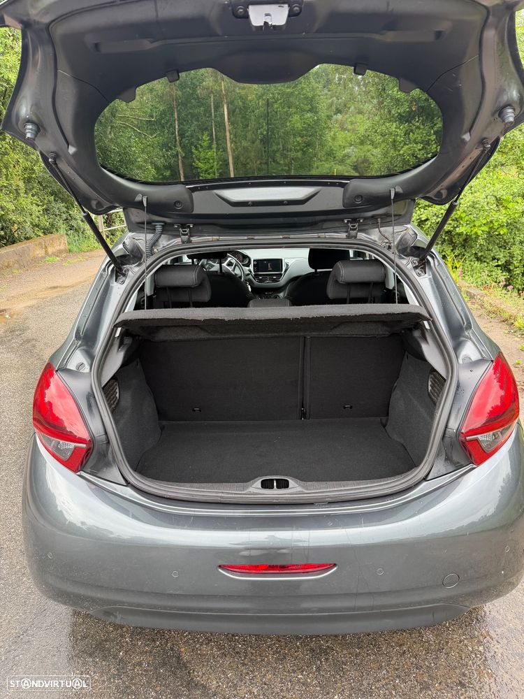 Peugeot 208 1.2 VTi SE Style - 21