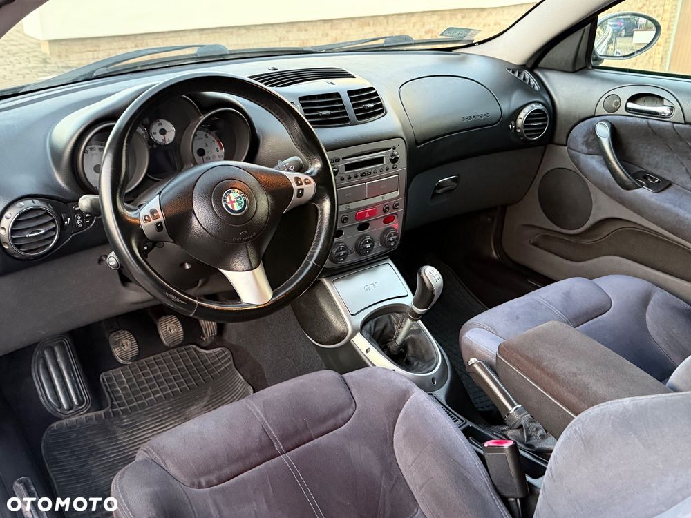 Alfa Romeo GT 2.0JTS Black Line - 8