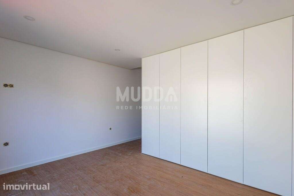 Apartamento T2 Duplex amplo e terraço - Grande imagem: 4/13