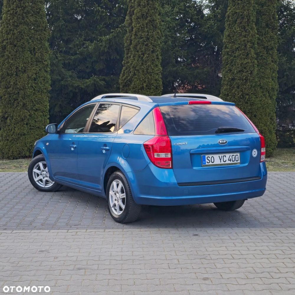 Kia Ceed - 11