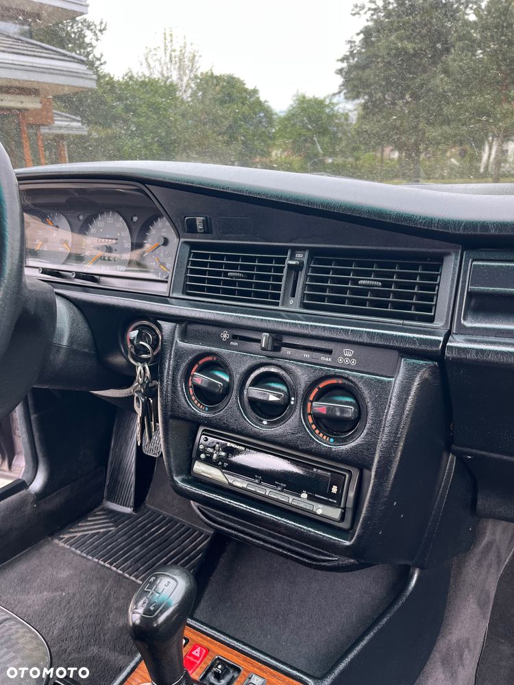 Mercedes-Benz W201 (190) - 8