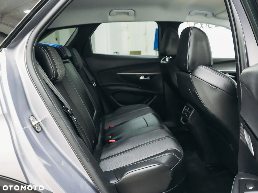 Peugeot 3008 225 e-EAT8 Allure - 32