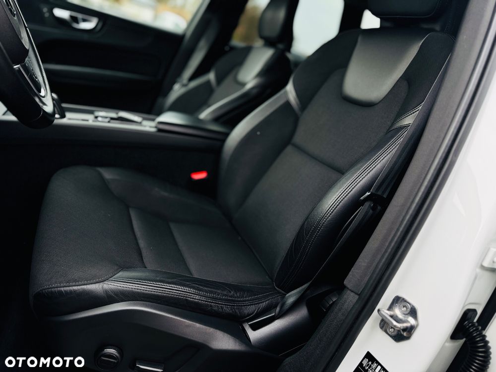 Volvo XC 60 B4 D AWD Geartronic Momentum Pro - 5