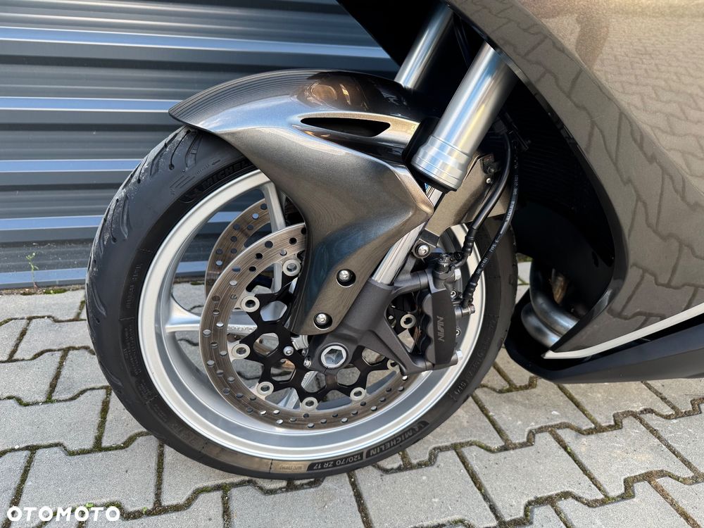 Honda VFR - 22