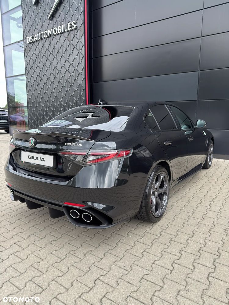 Alfa Romeo Giulia - 10