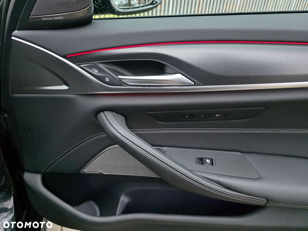 BMW Seria 5 520d M Sport sport - 38