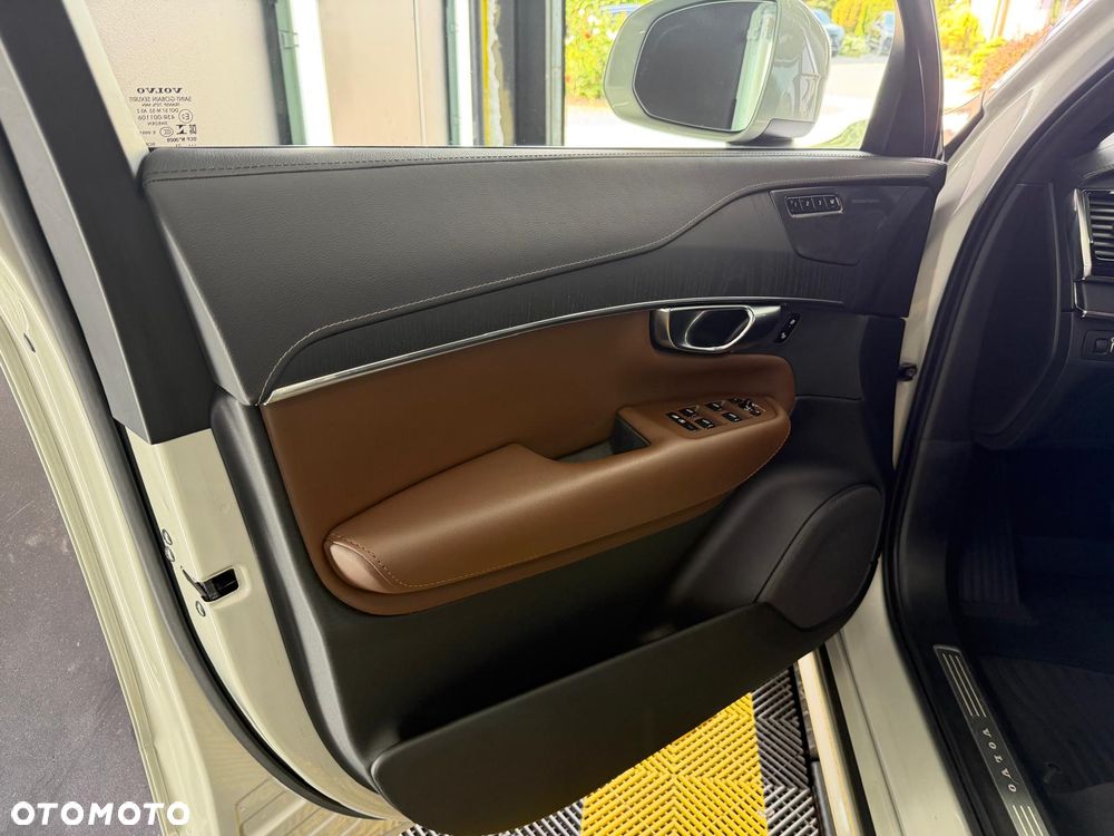 Volvo XC 90 - 9