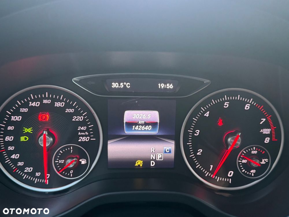 Mercedes-Benz GLA 200 7G-DCT Urban - 16