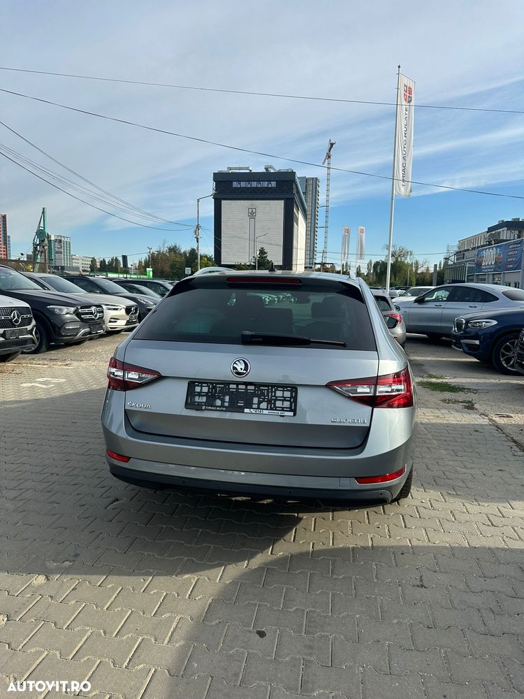 Skoda Superb 2.0 TDI DSG Laurin & Klement - 4