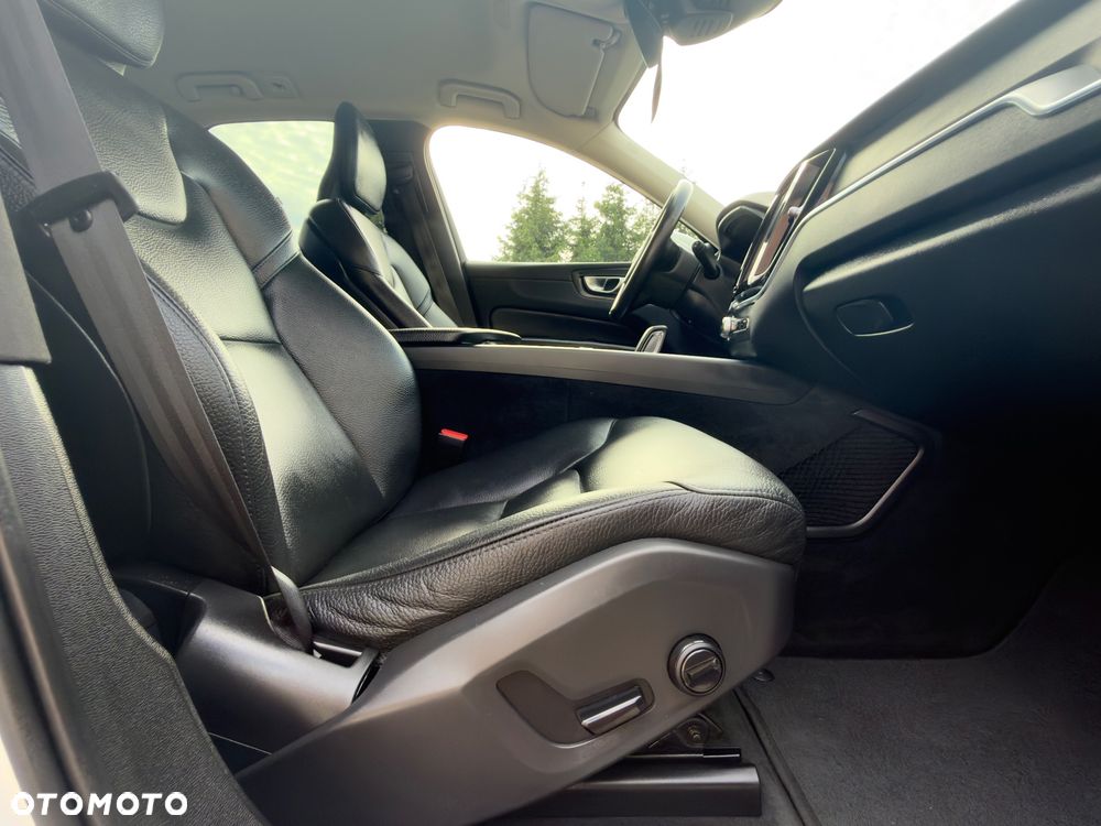 Volvo XC 60 B4 B Geartronic Momentum Pro - 22