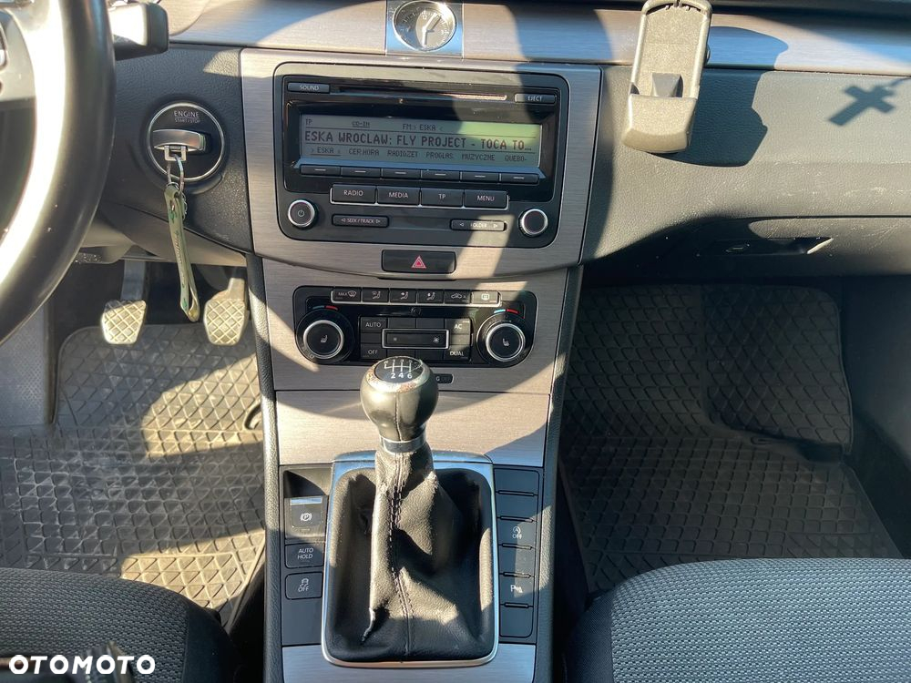 Volkswagen Passat 1.6 TDI Comfortline - 11
