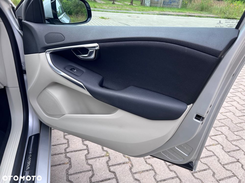 Volvo V40 D2 Momentum - 38