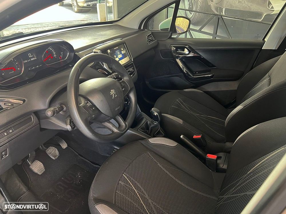 Peugeot 208 - 7