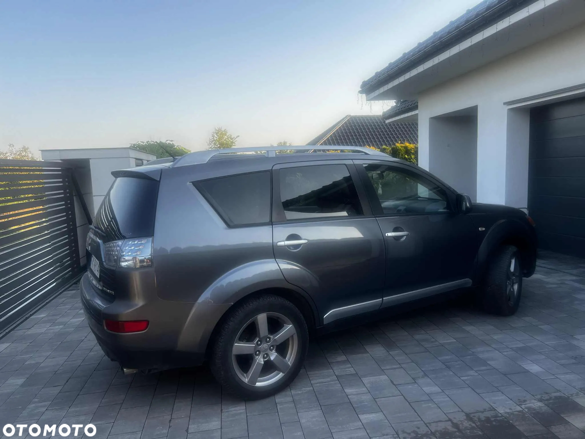 Mitsubishi Outlander - 4