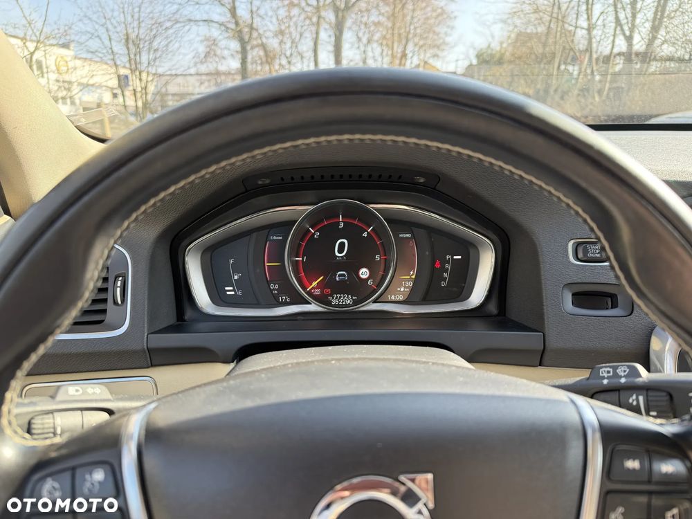 Volvo V60 D6 AWD Plug-in Hybrid Summum - 10