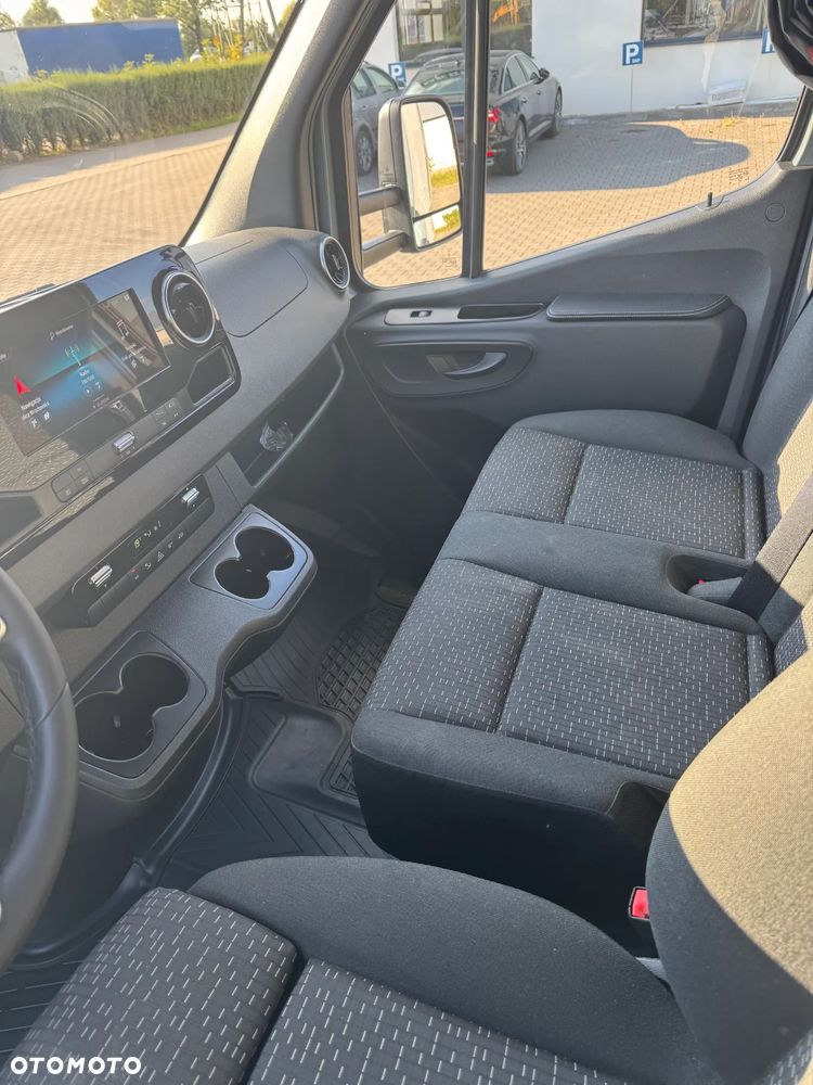 Mercedes-Benz Sprinter - 12
