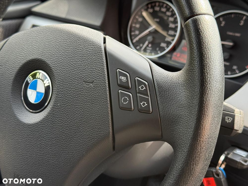 BMW Seria 3 320d - 24
