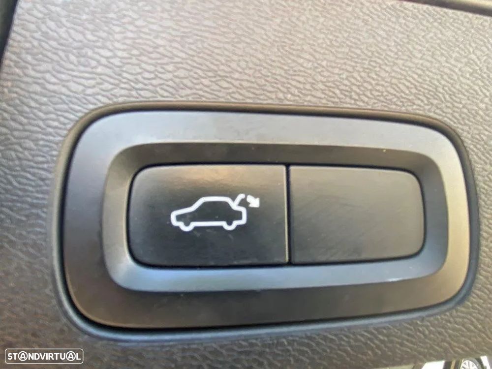 Volvo XC 60 2.0 D4 Inscription AWD Geartronic - 16