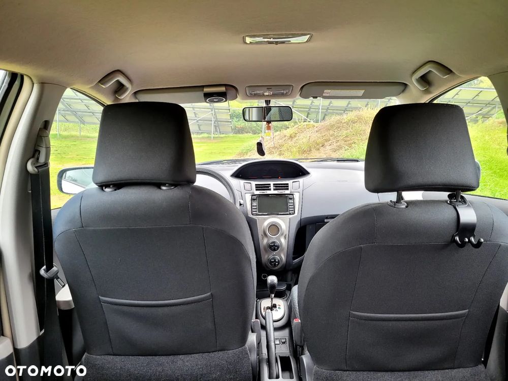 Toyota Yaris - 10