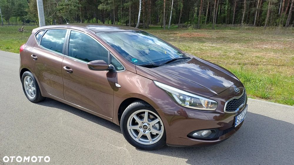 Kia Ceed - 11