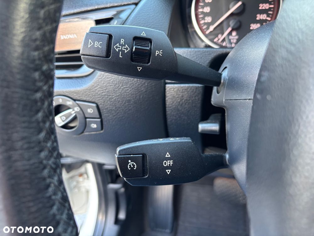 BMW X1 sDrive18d - 33