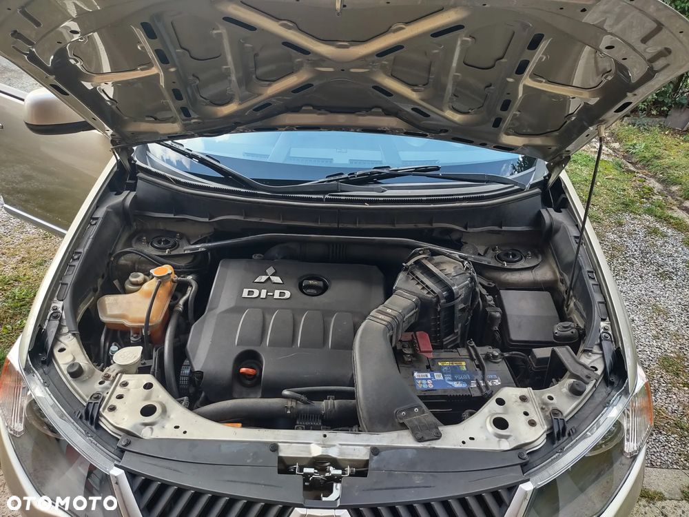 Mitsubishi Outlander 2.0 DID Instyle NAVI - 15