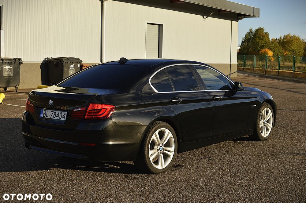 BMW Seria 5 525d xDrive - 9