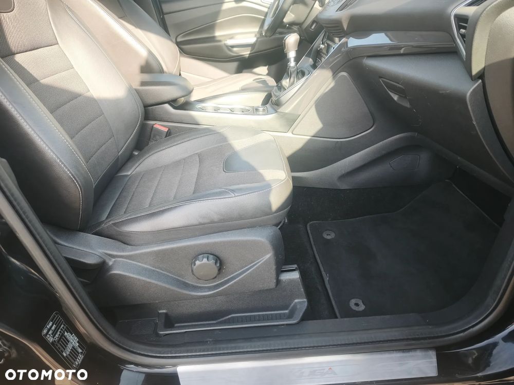 Ford Kuga 2.0 TDCi 4x4 Titanium - 24