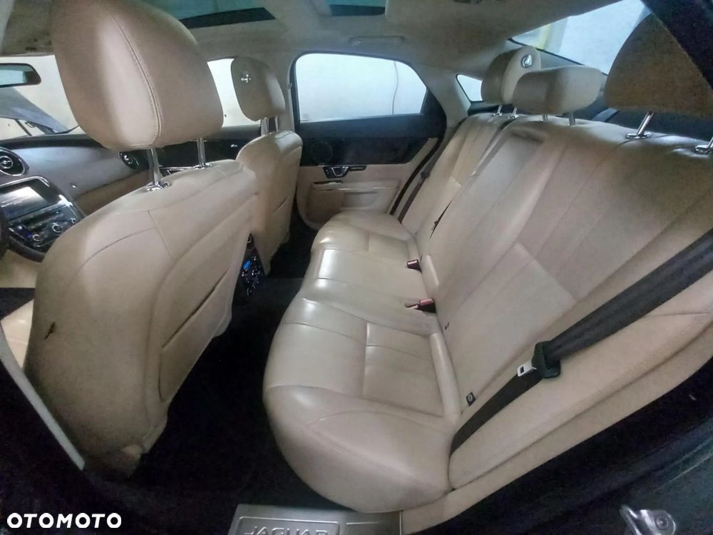 Jaguar XJ 3.0 D V6 LWB Premium Luxury - 17