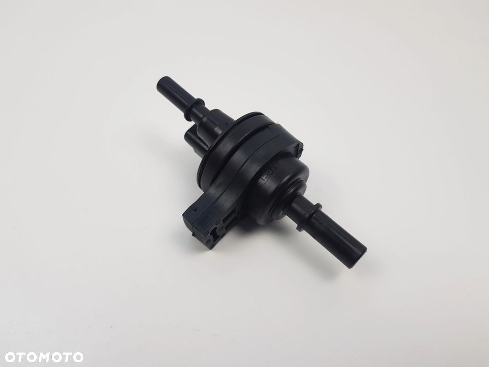 Zawór podciśnienia Citroen C3 C4 Cactus 1.2 Turbo 8200584324 - 2