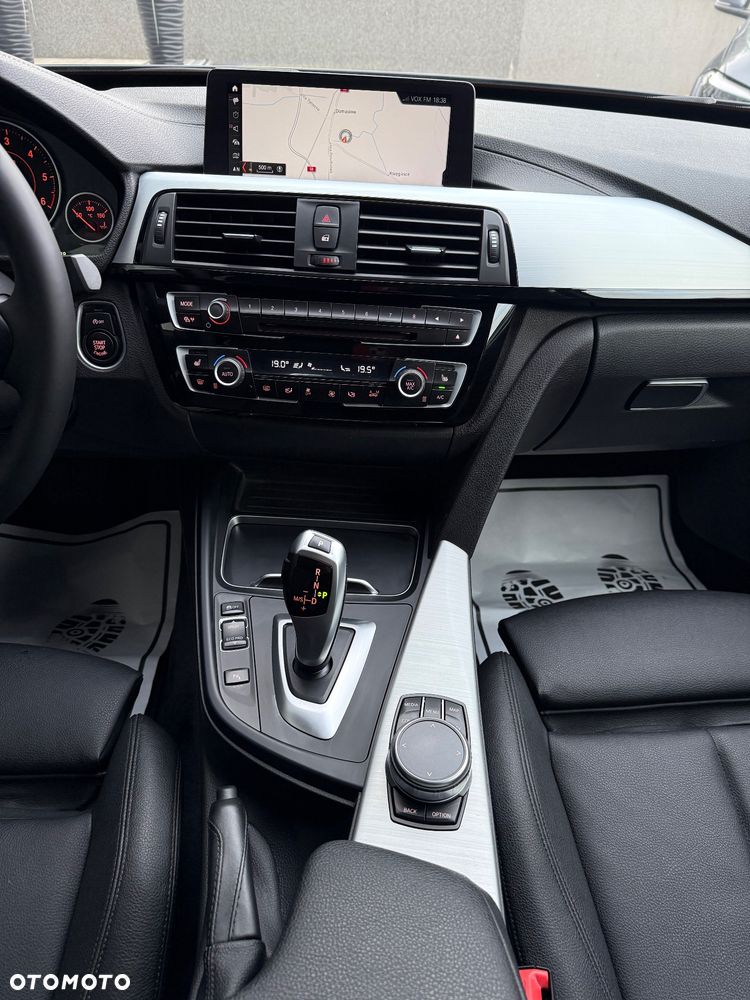 BMW 3GT 318d M Sport - 30