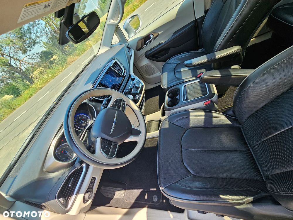 Chrysler Pacifica - 27