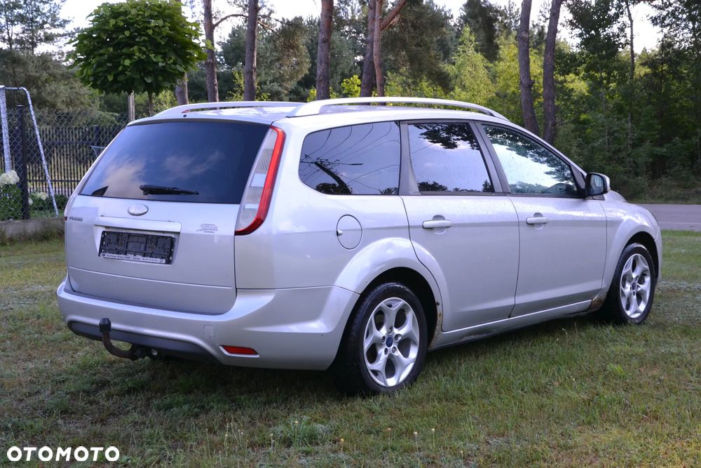 Ford Focus 1.6 Ambiente - 2