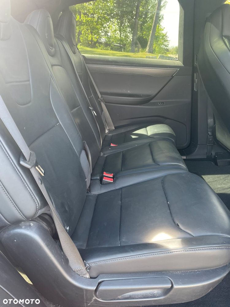 Tesla Model X - 24