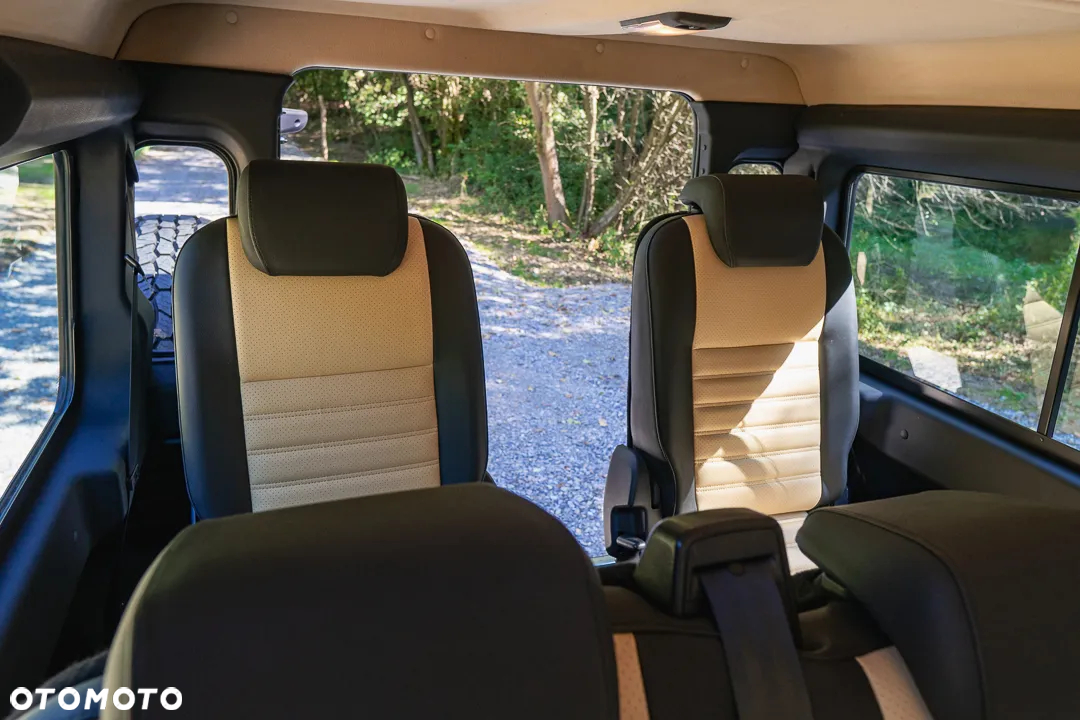 Land Rover Defender 110 2.4 TD4 SE - 32