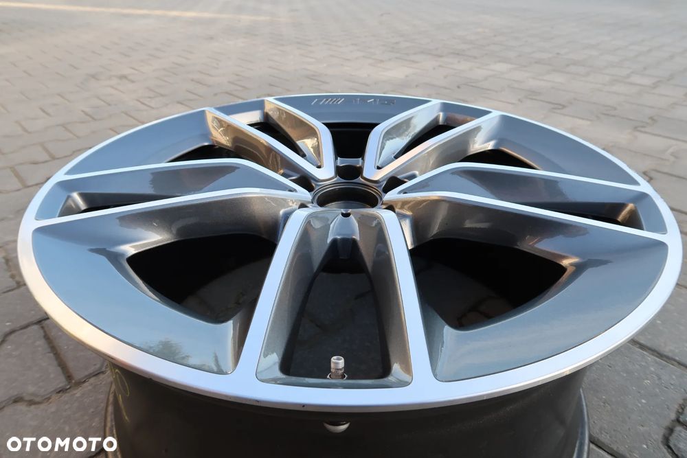 374 Felga Aluminiowa Mercedes A1674013600 10x22et56,1 - 2
