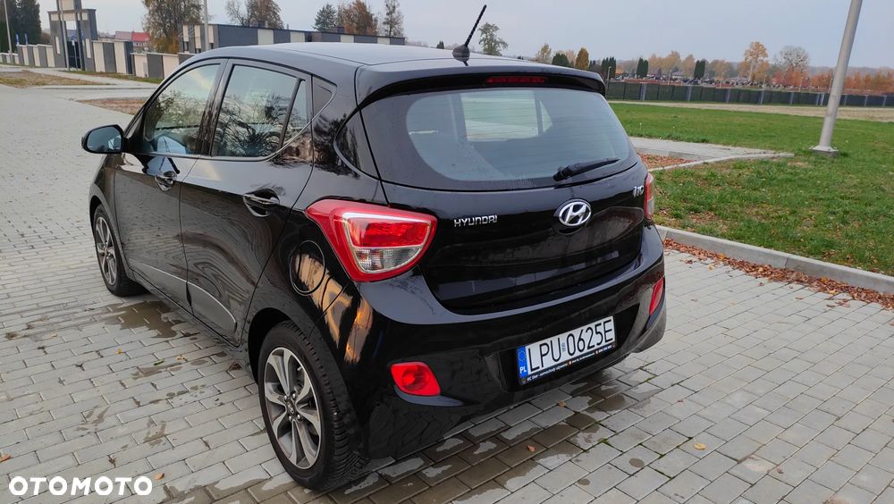 Hyundai i10 1.0 Fifa World Cup Edition - 11