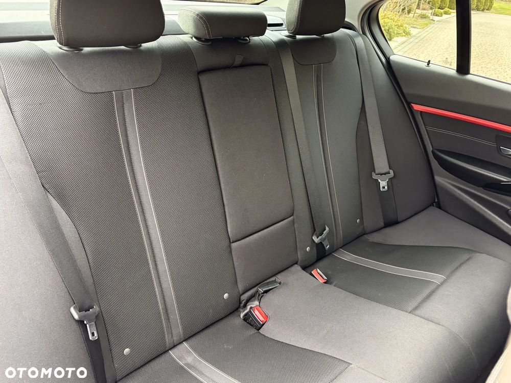 BMW Seria 3 318d Sport Line - 26