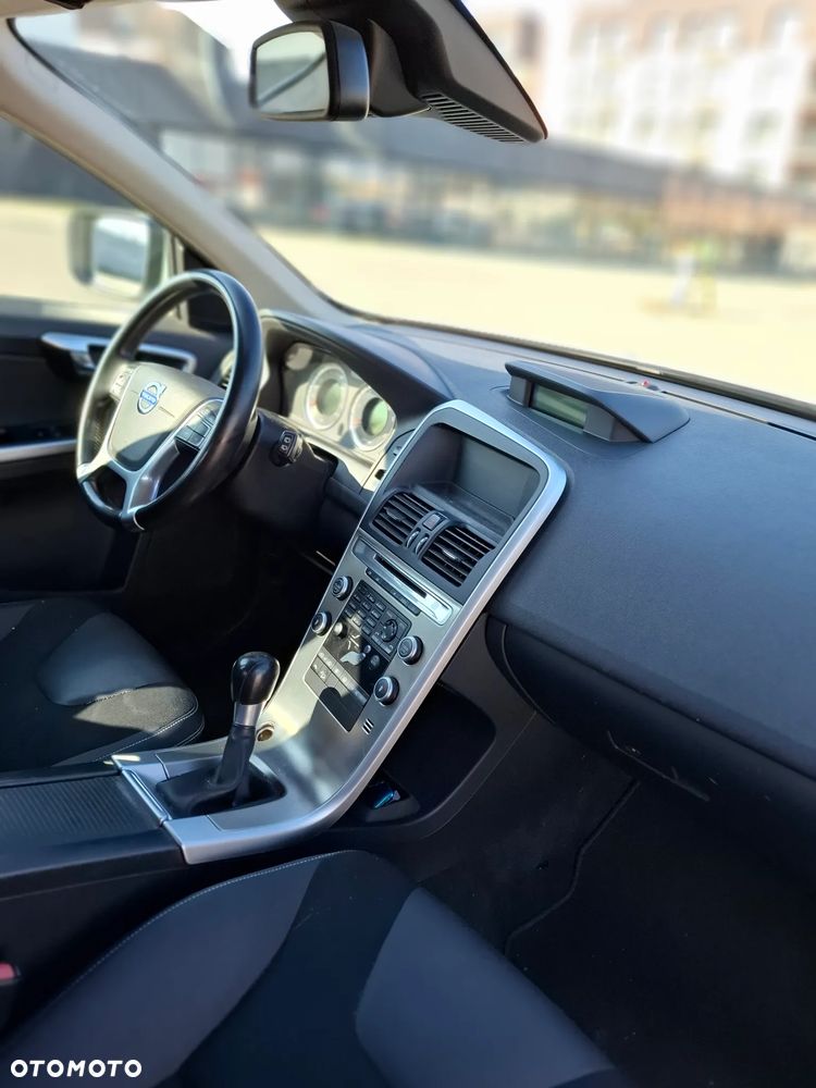 Volvo XC 60 2.4D AWD Momentum - 8