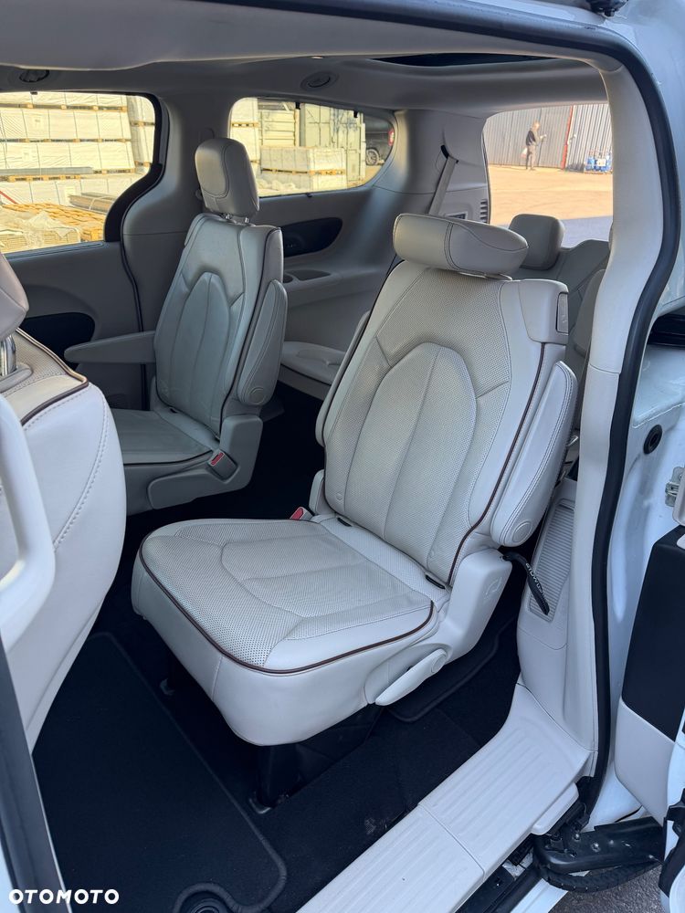 Chrysler Pacifica - 8