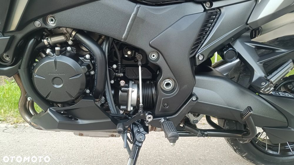 Honda VFR - 12