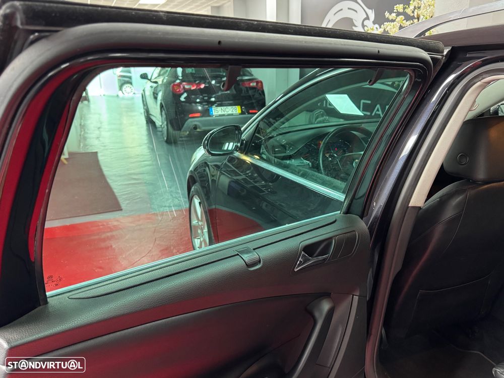 VW Passat Variant 2.0 TDI Highline - 43