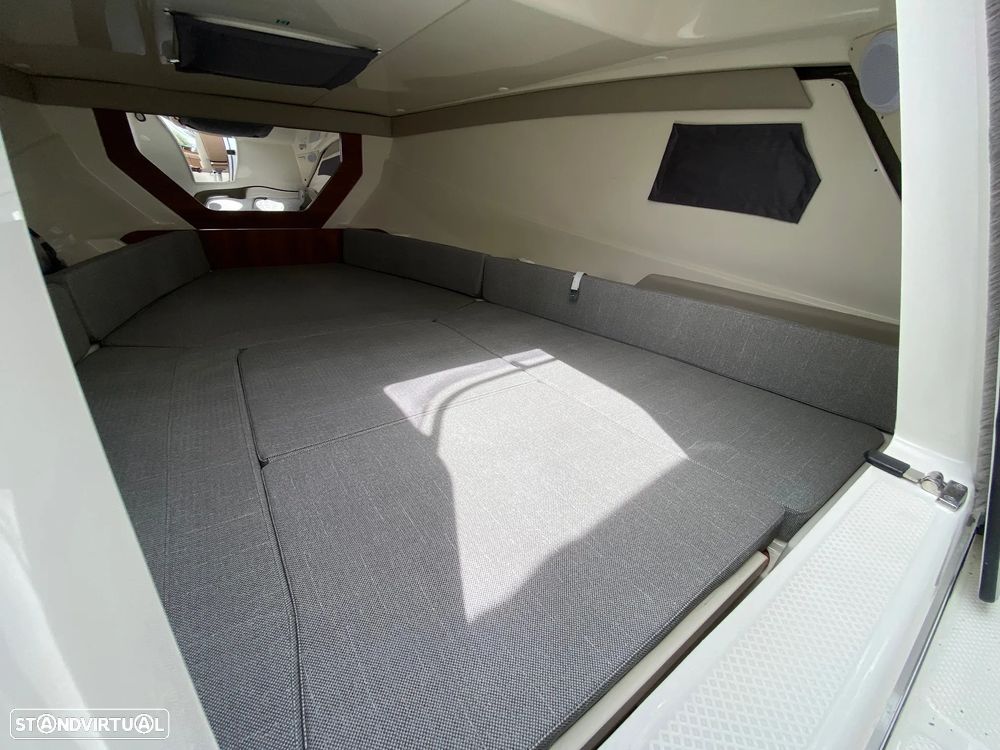Quicksilver Activ 755 Sundeck - 10