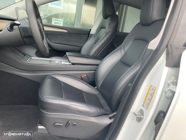 Tesla Model Y Long Range Dual Motor AWD - 24