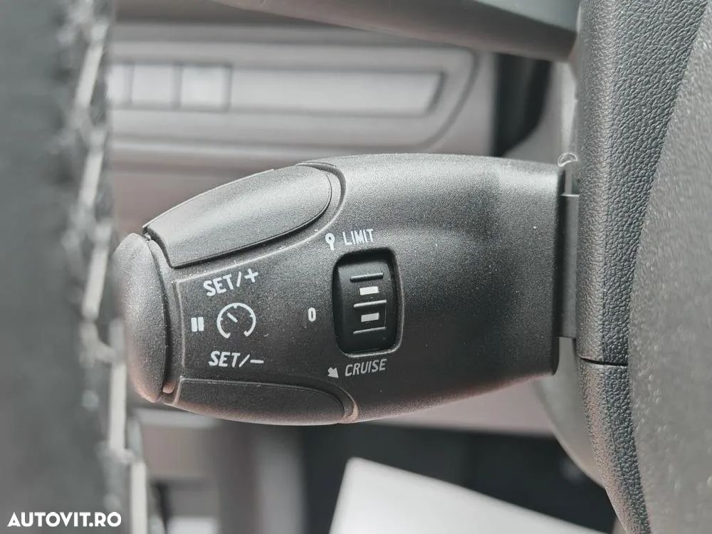 Peugeot 208 1.2 L PureTech Turbo Allure Aut. - 21