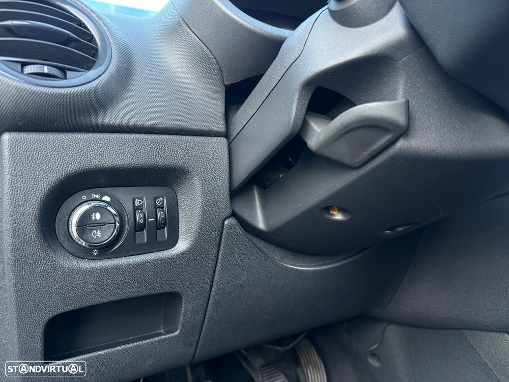 Opel Corsa 1.2 Cosmo - 42