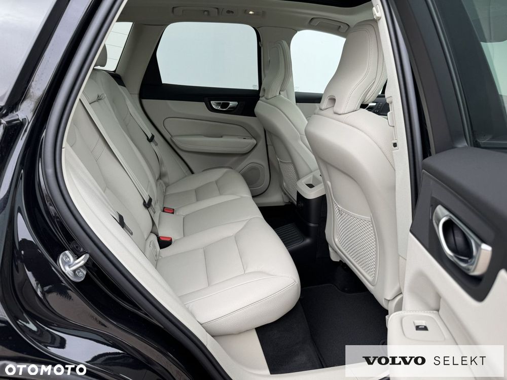 Volvo XC 60 T6 Plug-In Hybrid AWD Plus Dark - 15