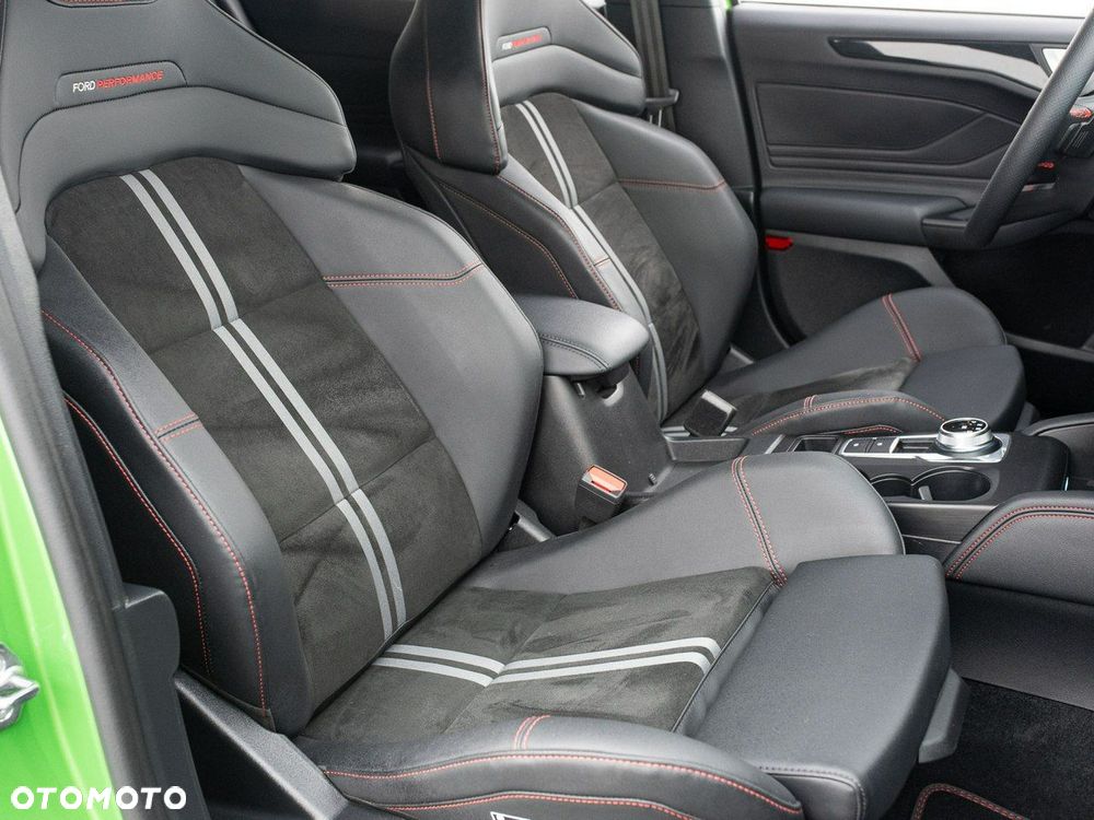 Ford Focus 2.3 EcoBoost ST X - 29
