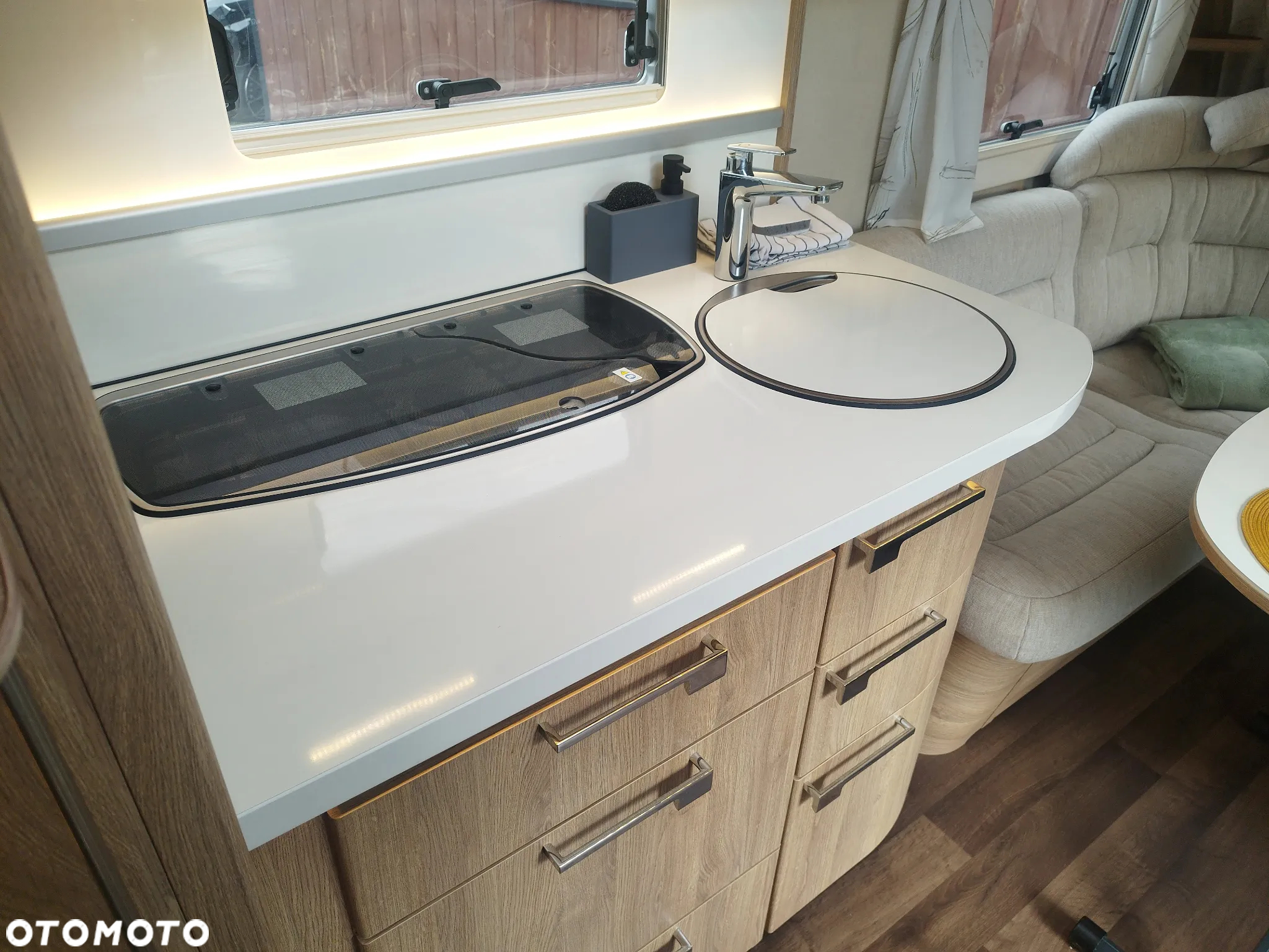 Kabe Kabe Royal 560 GLE - 29